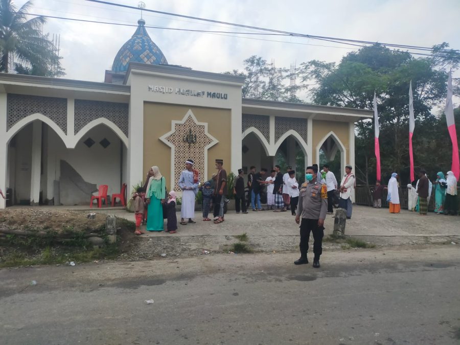 Kapolsek Saluputti Pimpin Pengamanan Malam Takbiran Diwilayah Hukum Polsek Saluputti