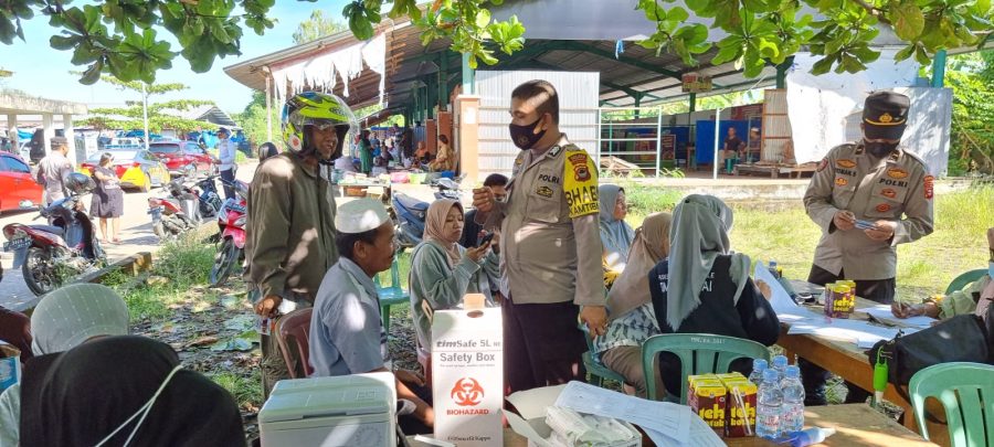 Percepat Akselarasi Vaksin, Polsek Mandalle Bersama Puskesmas Terus Menggelar Pelayanan Vaksinasi