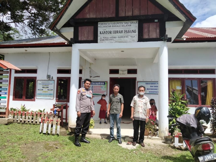 Kapolsek Sangalla bersama personil menghadiri acara Kombongan Ada’