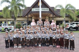 KETUA BHAYANGAKARI POLRES PINRANG GELAR ROLING SOSIALISASI PENERIMAAN MURID BARU TAHUN AJARAN 2022-2023 TK KUMALA BHAYANGKARA 22