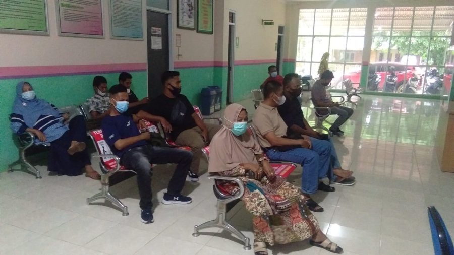 Wakapolsek Labakkang Polres Pangkep  Pantau Vaksinasi di Puskesmas Pundata Baji Kecamatan Labakkang