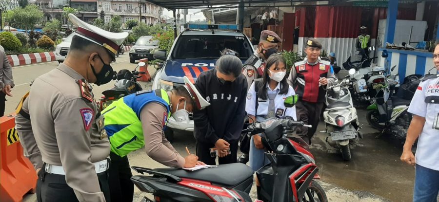 22 PELANGGAR DAPAT TEGURAN TERTULIS DI HARI PERTAMA PELAKSANAAN OPERASI PATUH 2022 POLRES TORUT