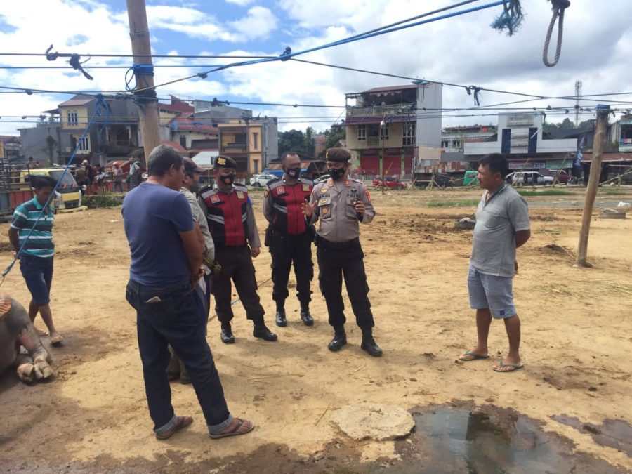 Pencegahan Dan Pengendalian PMK, Sat Samapta Polres Toraja Utara Patroli Ke Pasar Hewan