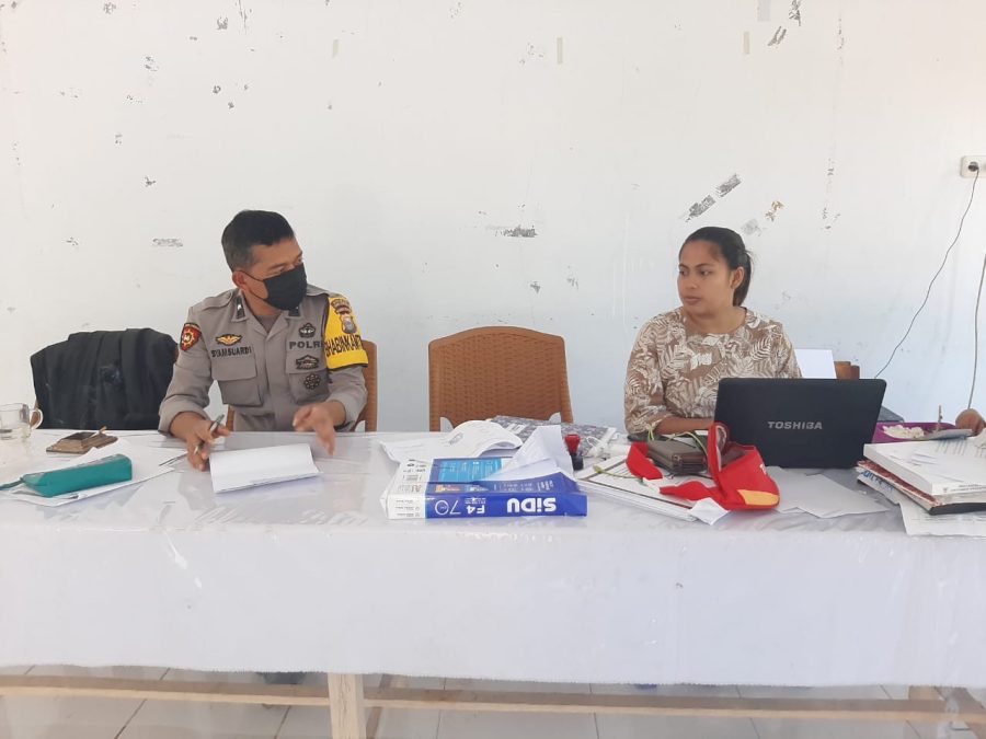 Bhabinkamtibmas Polsek Makale Sosialisasi Dan Edukasi Pada Acara Rambu Solo’