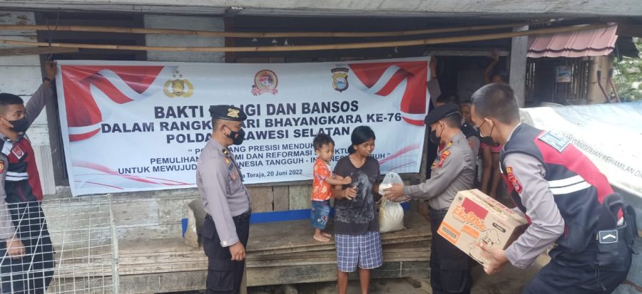 Bhabinkamtibmas Polsek Makale Kunjungi Warga Pasar Sentral Makale