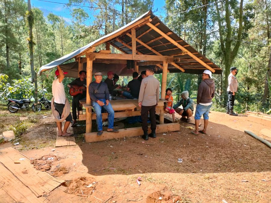 Bhabinkamtibmas Patroli di Objek Wisata Permandian Air Panas Makula