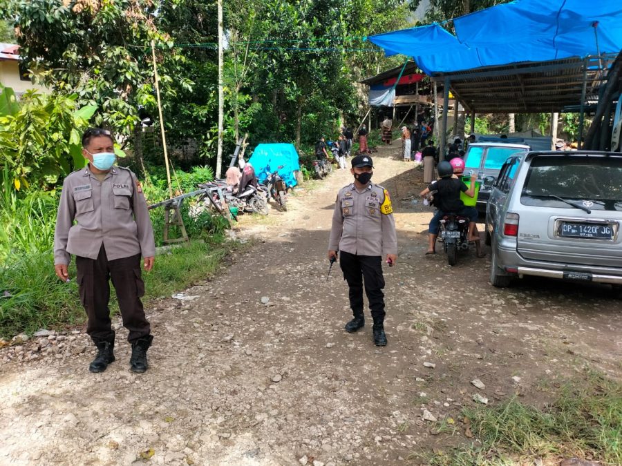 Pengamanan Bhabinkamtibmas Polsek Mengkendek di Lembang Gasing