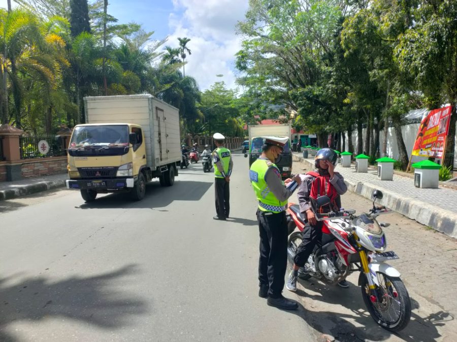 Bhabinkamtibmas monitoring persiapan Penyelenggaraan Rambu Tuka’