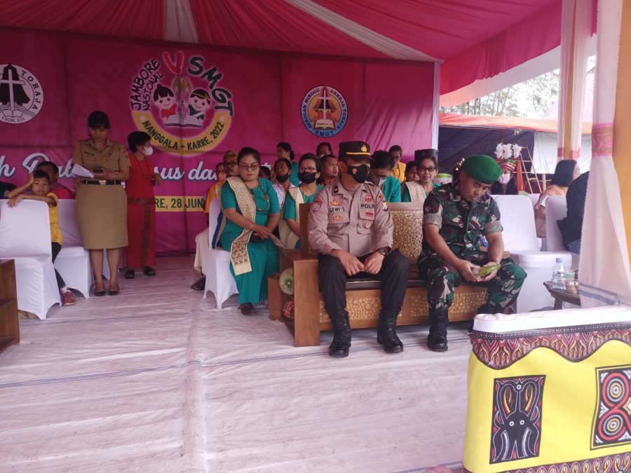 Bhabinkamtibmas Polsek Makale pengawasan Penyelenggaraan Rambu Tuka’
