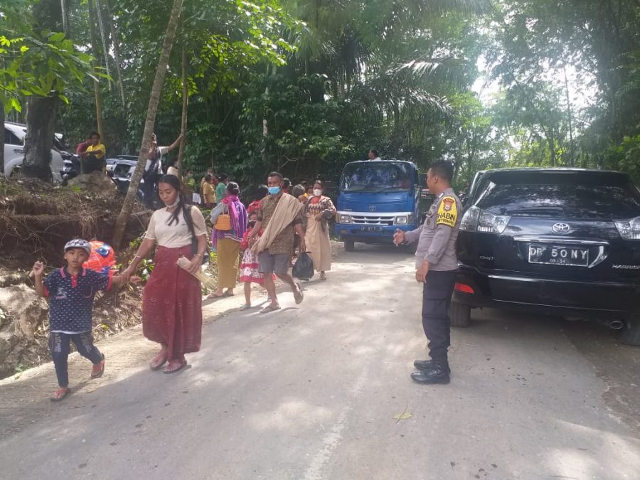 Bhabinkamtibmas Polsek Makale pengawasan Penyelenggaraan Rambu Tuka’