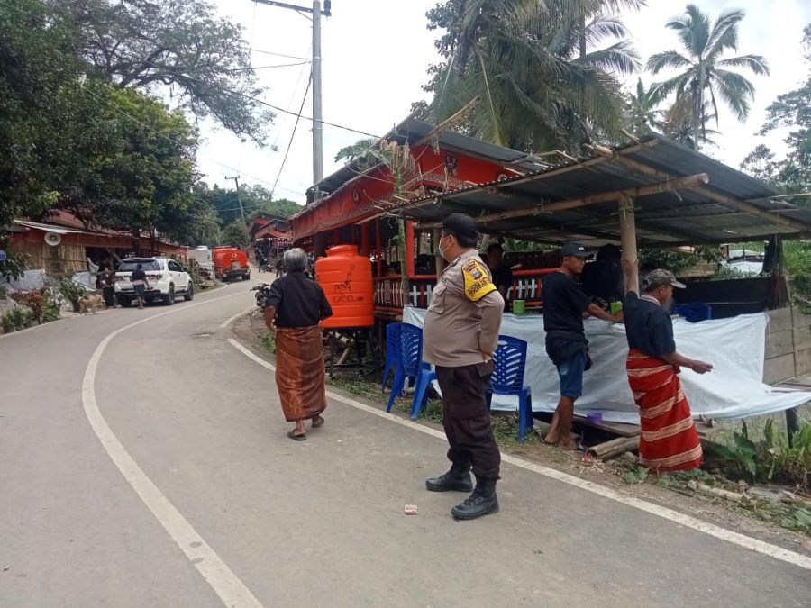 Bhabinkamtibmas Polsek Makale pengawasan Penyelenggaraan Rambu Tuka’