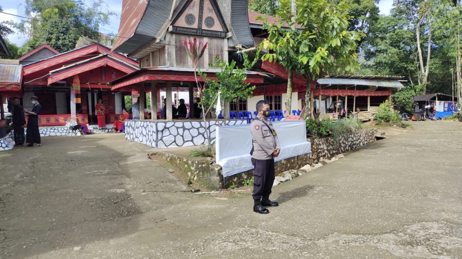 Bhabinkamtibmas Polsek Makale pengawasan Penyelenggaraan Rambu Tuka’