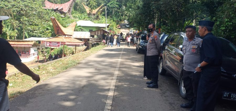 Bhabinkamtibmas Polsek Makale pengawasan Penyelenggaraan Rambu Tuka’
