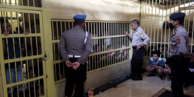 Antisipasi Tahanan Kabur, Kanit Provos Polsek Tallo Rutin Lakukan Pengecekan Rutan