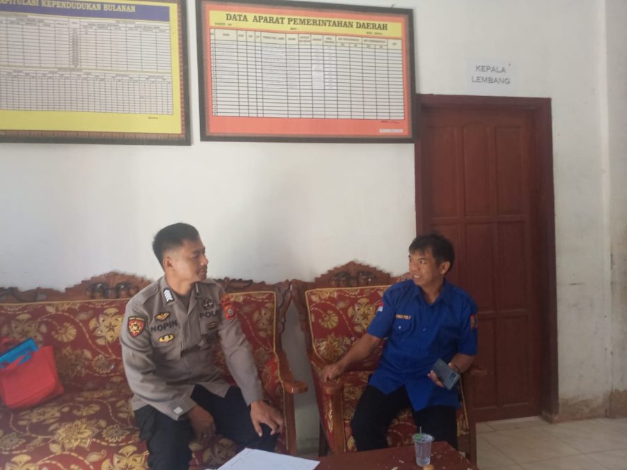 Bhabinkamtibmas bersama Masyarakat Jamaat gereja Kasimpo malakukan kerja Bakti
