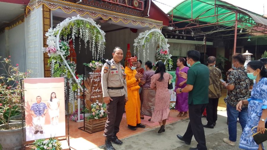 Bhabinkamtibmas Polsek Makale Sampaikan Himbauan pada pesta adat Rambu solo