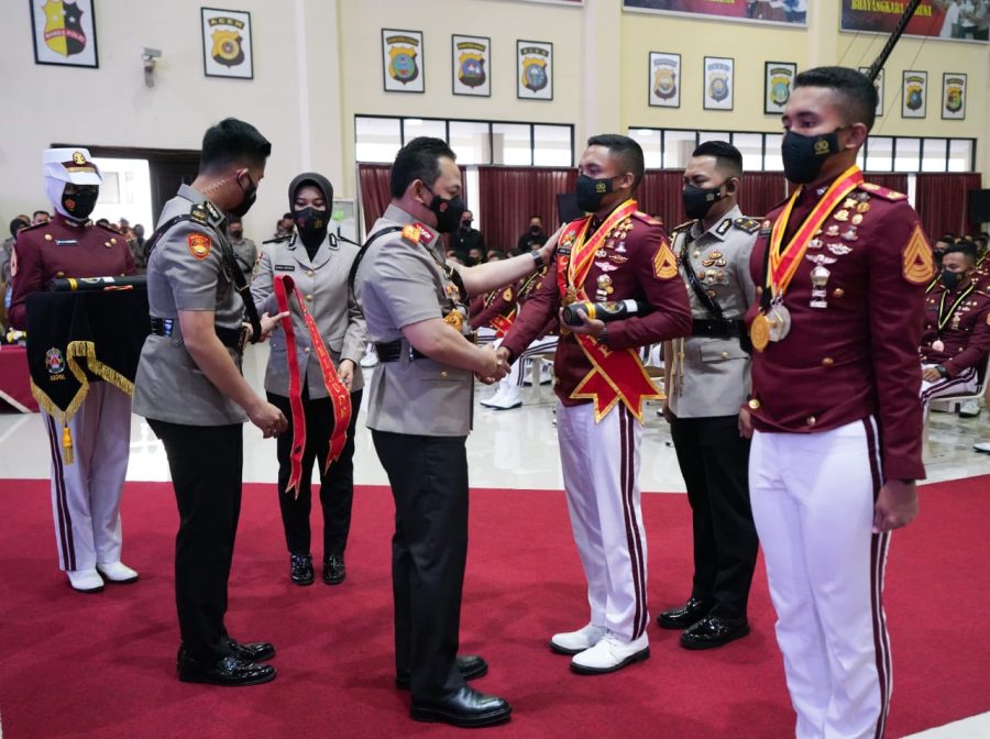 Bhabinkamtibmas Polsek Simbuang Pengamanan Pesta Rambu Solo’