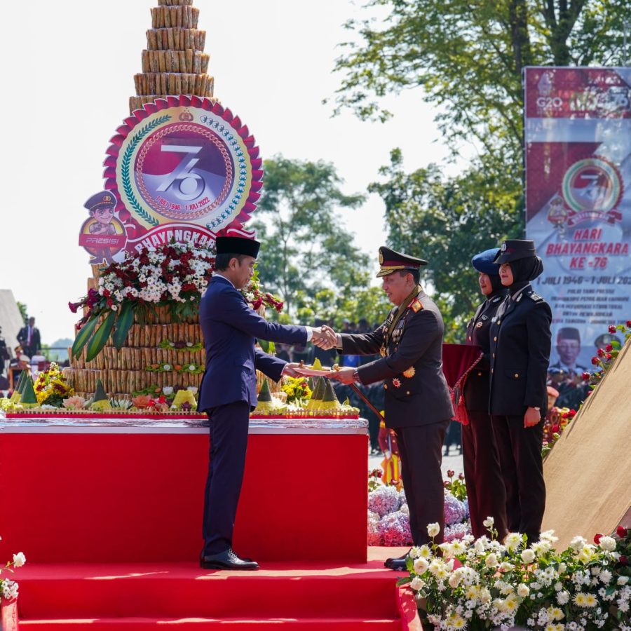 Bhabinkamtibmas Melakukan Pengamanan Pesta Adat Rambu Solo