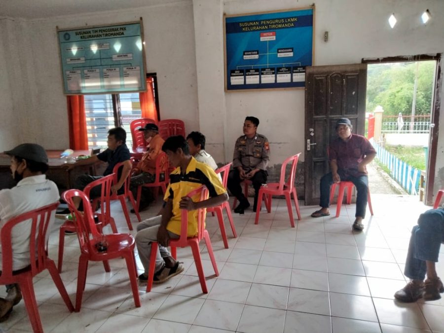 Bhabinkamtibmas Melakukan Pengamanan Pesta Adat Rambu Solo