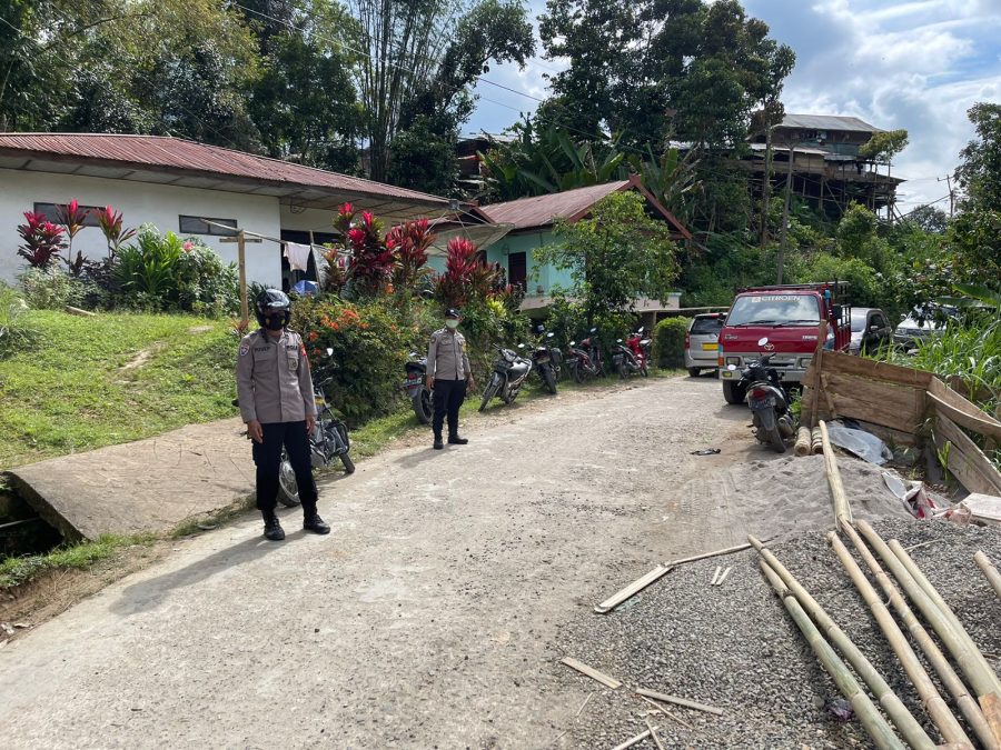 Personil Polsek Makale melakukan pembubaran Judi Sambung Ayam