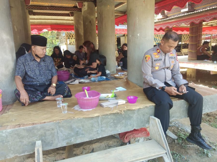 Personil Polsek Makale melakukan pembubaran Judi Sambung Ayam