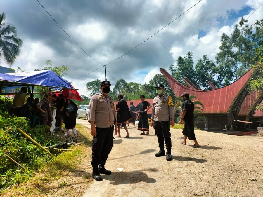 Personil Polsek Makale melakukan pembubaran Judi Sambung Ayam