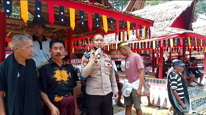 Personil Polsek Makale melakukan pembubaran Judi Sambung Ayam