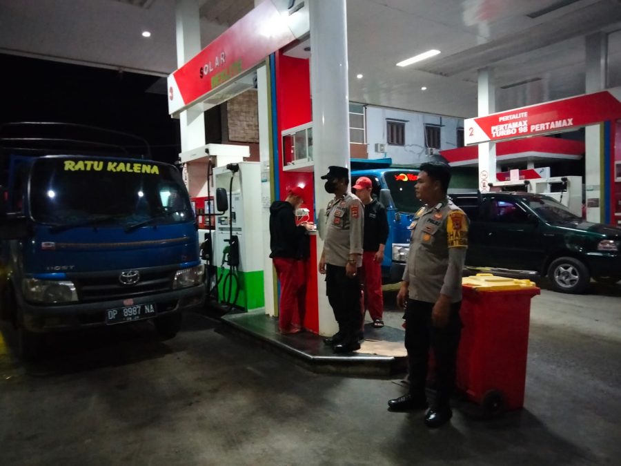 Bhabinkamtibmas Aipda Agustinus Bongga Ma’dika Bangun Posko PMK bersama Warga