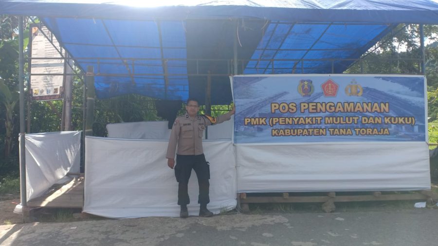 Bhabinkamtibmas Polsek Makale Pengamanan Upacara Adat Rambu Solo’