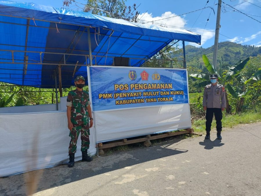 Bhabinkamtibmas Polsek Makale Pengamanan Upacara Adat Rambu Solo’