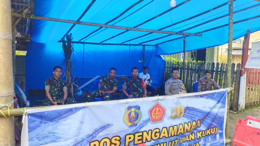 Polsek Mengkendek melakukan Pengamanan Pos Penanganan Wabah PMK