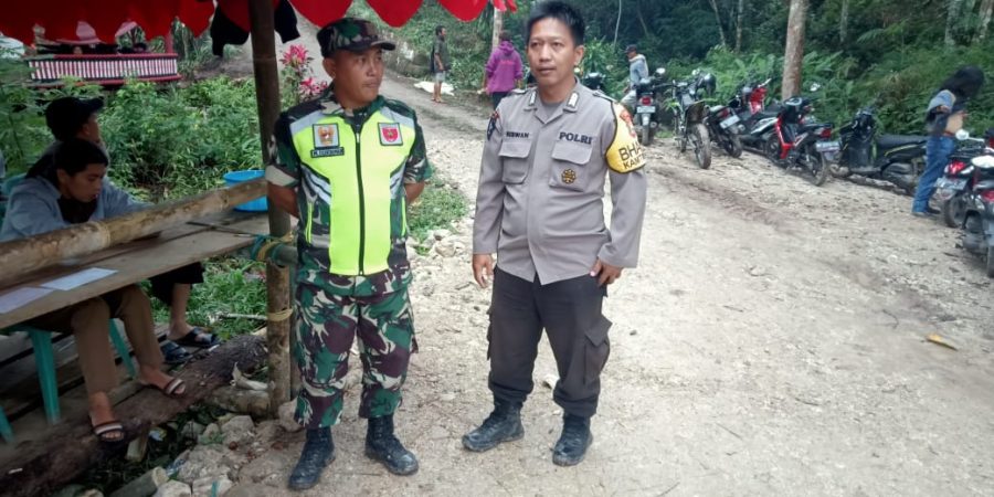 Polsek Mengkendek melakukan Pengamanan Pos Penanganan Wabah PMK