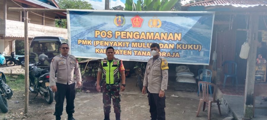 Polsek Mengkendek melakukan Pengamanan Pos Penanganan Wabah PMK