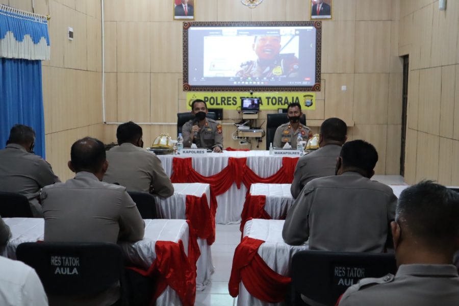 Polsek Mengkendek melakukan Pengamanan Pos Penanganan Wabah PMK