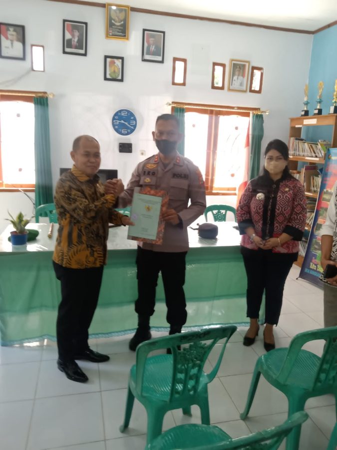 Polres Toraja Utara Resmi Terima Sertifikat Tanah Hibah Yang Diserahkan Langsung Oleh Kakan Pertanahan Torut