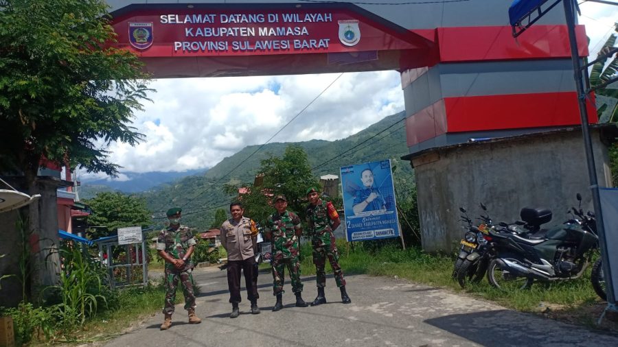 TNI – POLRI Bersinergitas Pengamanan Pos PMK Di Lembang Tumbang Datu