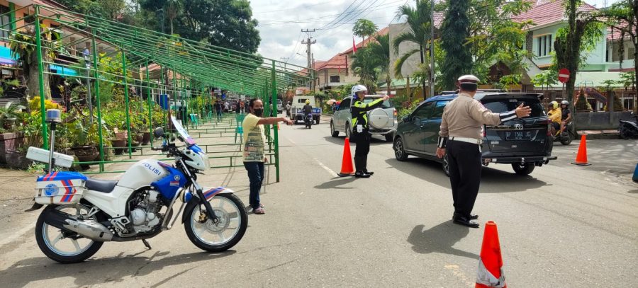 TNI – POLRI Bersinergitas Pengamanan Pos PMK Di Lembang Tumbang Datu