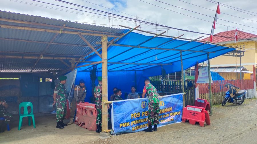 Bhabinkamtipmas Polsek Makale Melakukan Pendampingan Vaksinasi Hewan Ternak