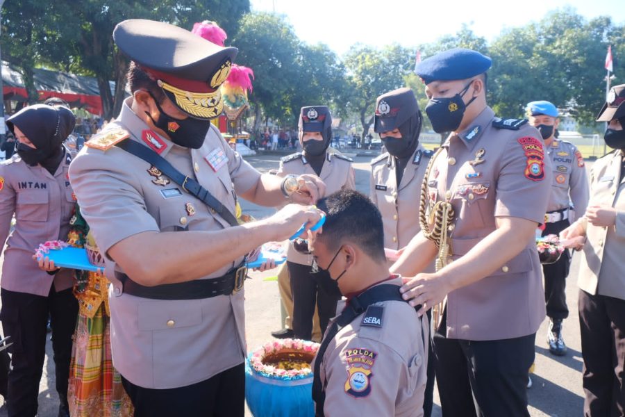 Bhabinkamtibmas Polsek Makale Pengamanan pada acara Penyelenggaraan Rambu Tuka’