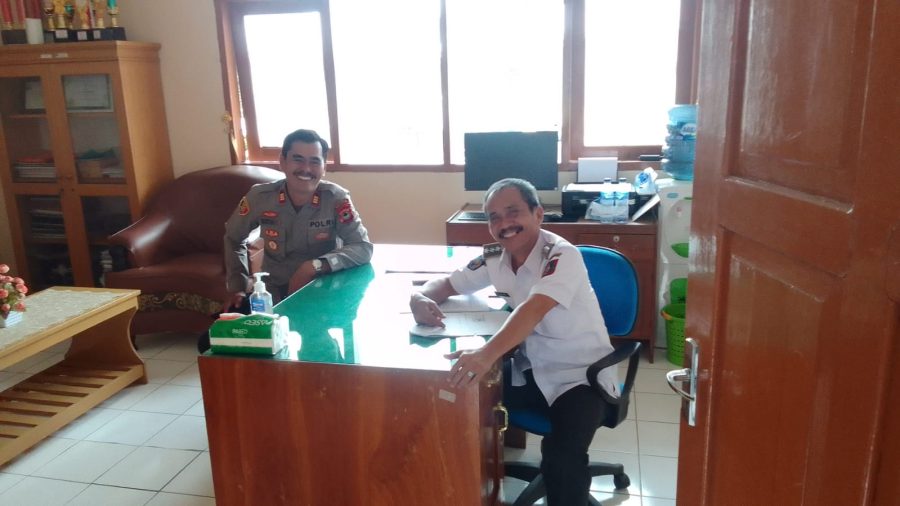Kapolsek Makale AKP MARTINUS PARARUK menyambangi Kantor Kecamatan Makale