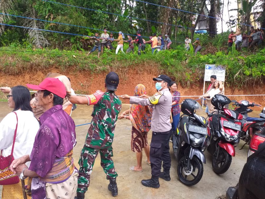 Polsek Makale pengamanan pada pesta adat Rambu Tuka di kelurahan lion Tondok Iring