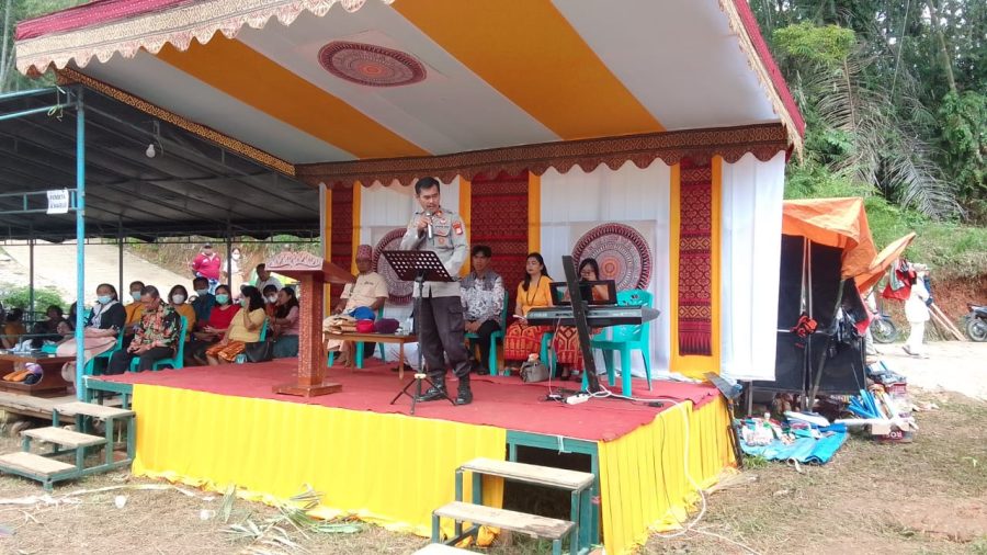Polsek Makale pengamanan pada pesta adat Rambu Tuka di kelurahan lion Tondok Iring