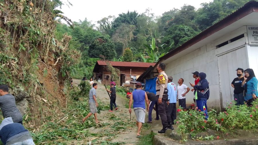 Polsek Makale pengamanan pada pesta adat Rambu Tuka di kelurahan lion Tondok Iring