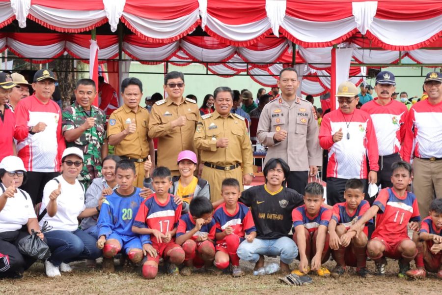 Hadiri Penutupan Kompetisi Sepak Bola Bupati Cup II Tahun 2022, Kapolres Torut : Selamat Kepada Para Pemenang