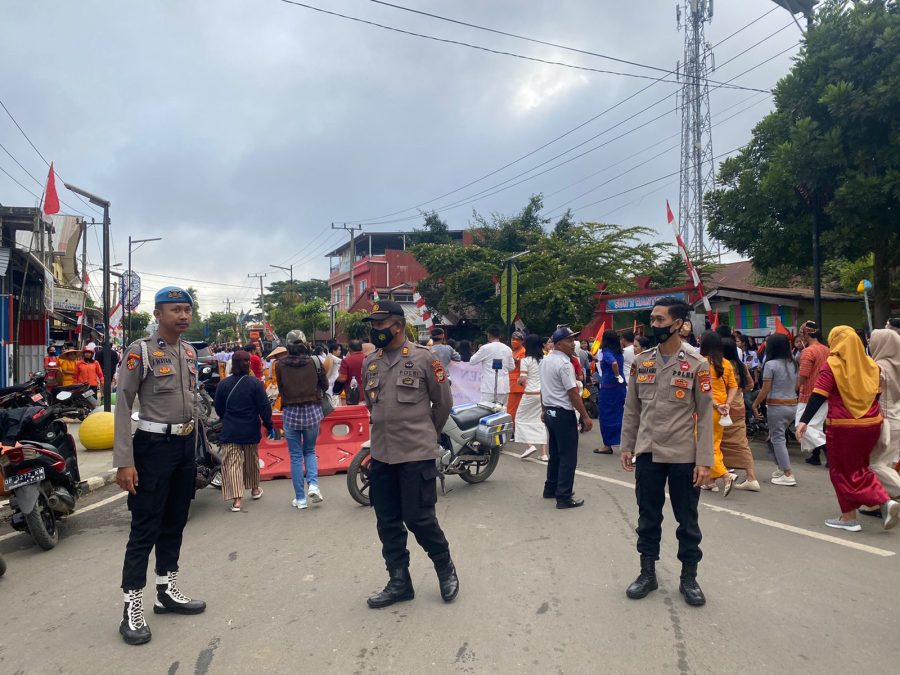 Kapolres Torut Kerahkan Personel Amankan Kegiatan Devile Dalam Rangka HUT Kabupaten Toraja Utara Ke-XIV