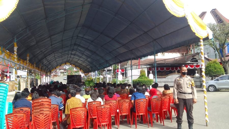 Kapolsek Makale bersama personil patroli di SPBU di wilayah hukum Polsek Makale