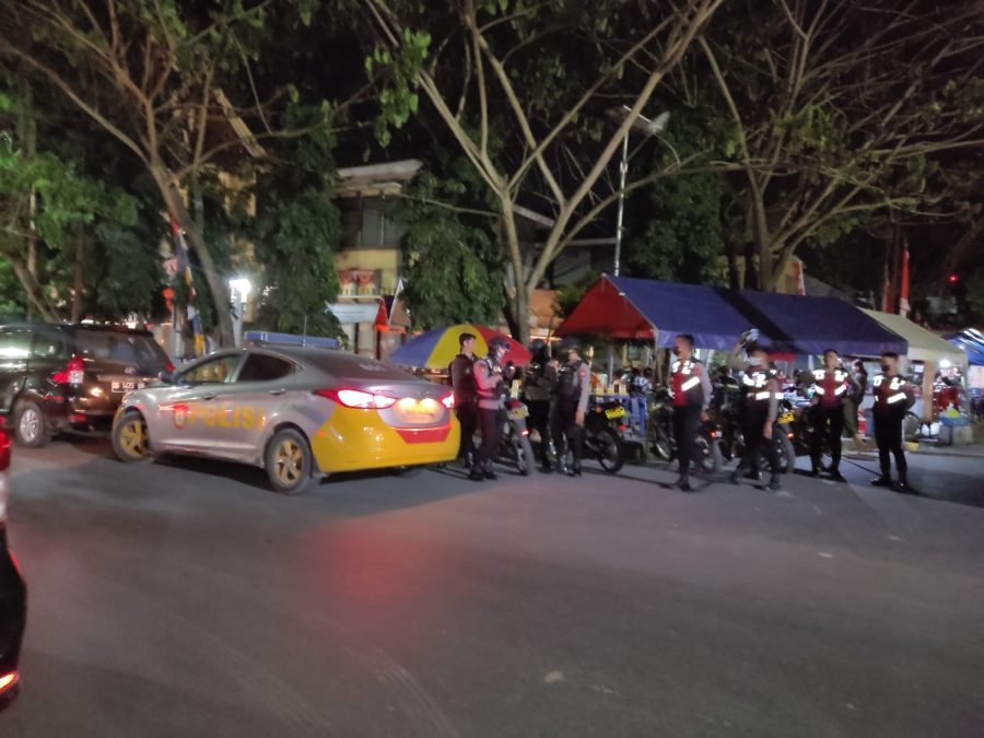 Kapolsek Makale bersama personil patroli di SPBU di wilayah hukum Polsek Makale