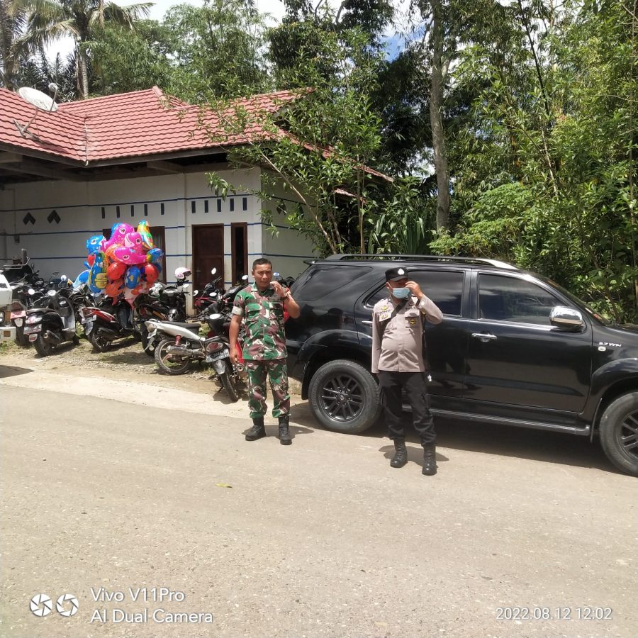 Bhabinkamtibmas Polsek Makale pengamanan Acara Penguburan di wilayah binaan