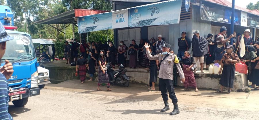 Bhabinkamtibmas Polsek Makale Pengamanan upacara adat kematian