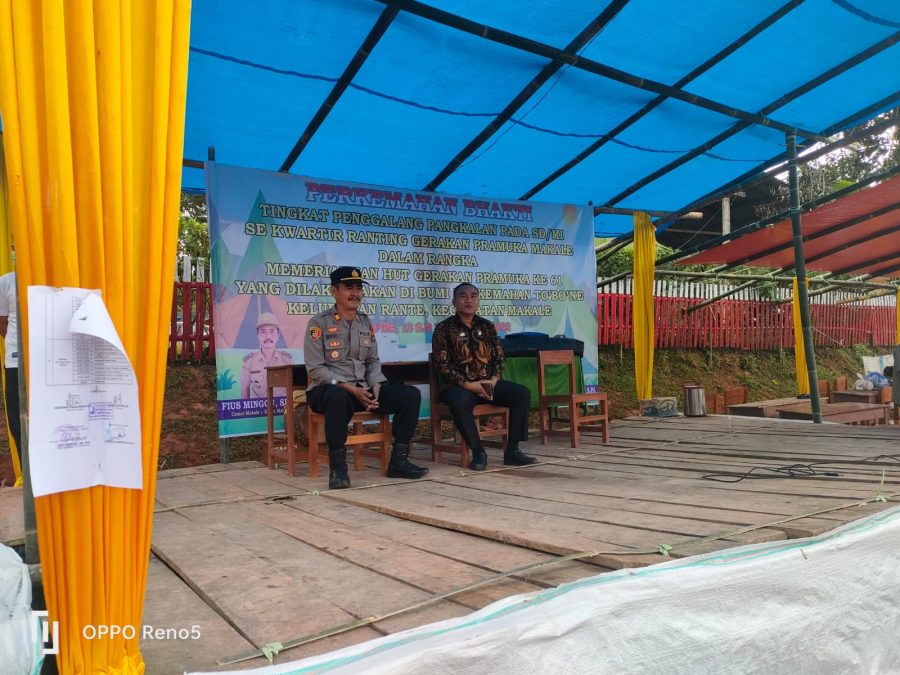 Bhabinkamtibmas Polsek Makale mengahadiri pembukaan perkemahan diwilayah binaan